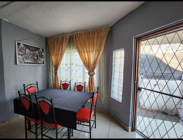 5 BEDROOM HOUSE FOR SALE IN MONTFORD